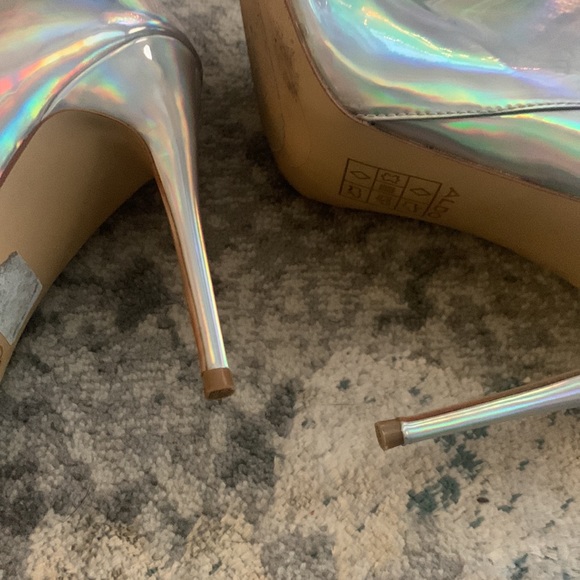 Aldo  silver/iridescent boot - Picture 2 of 3